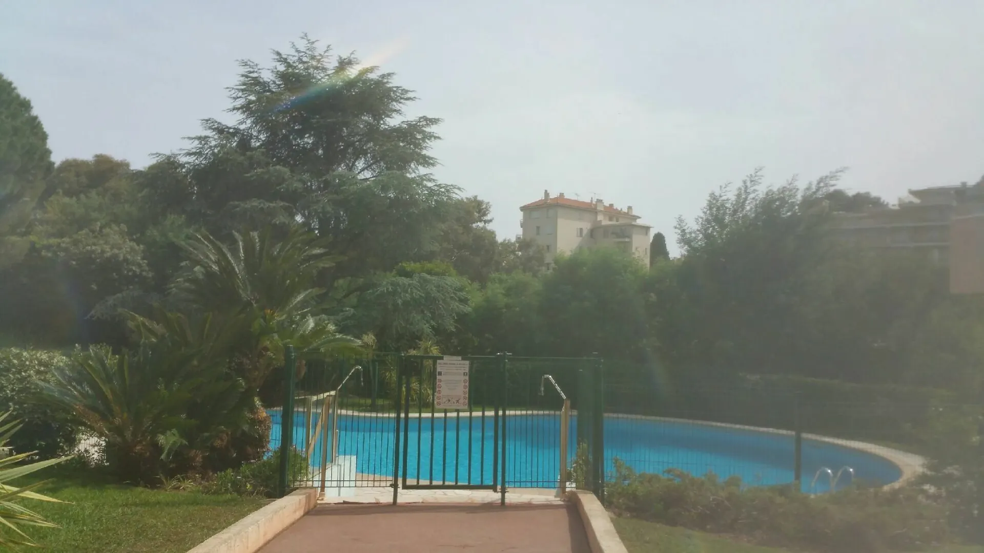 Welcome To Cannes 0*,